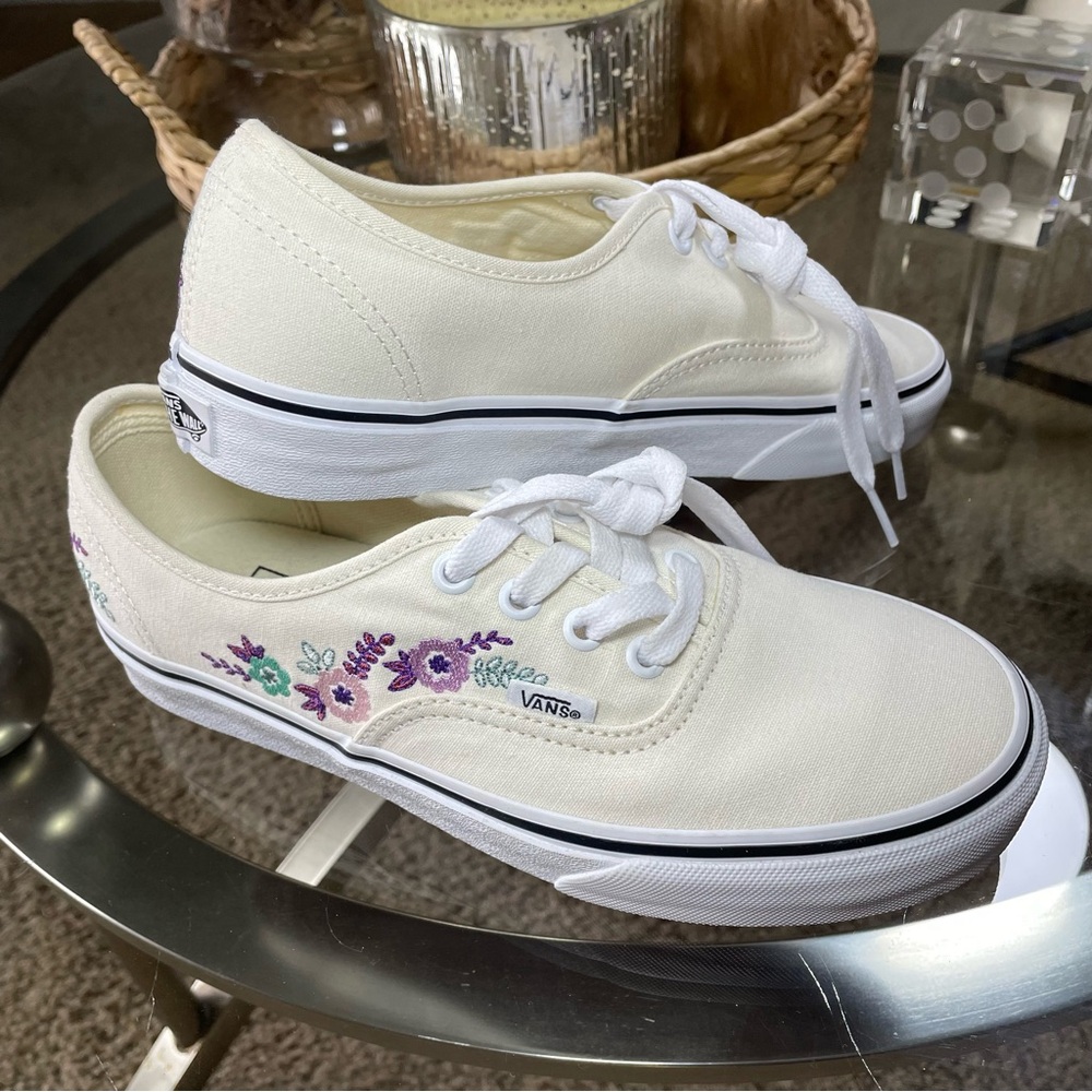 Vans Authentic Floral Embroidery Cream White Women’s 7 Cute Casual